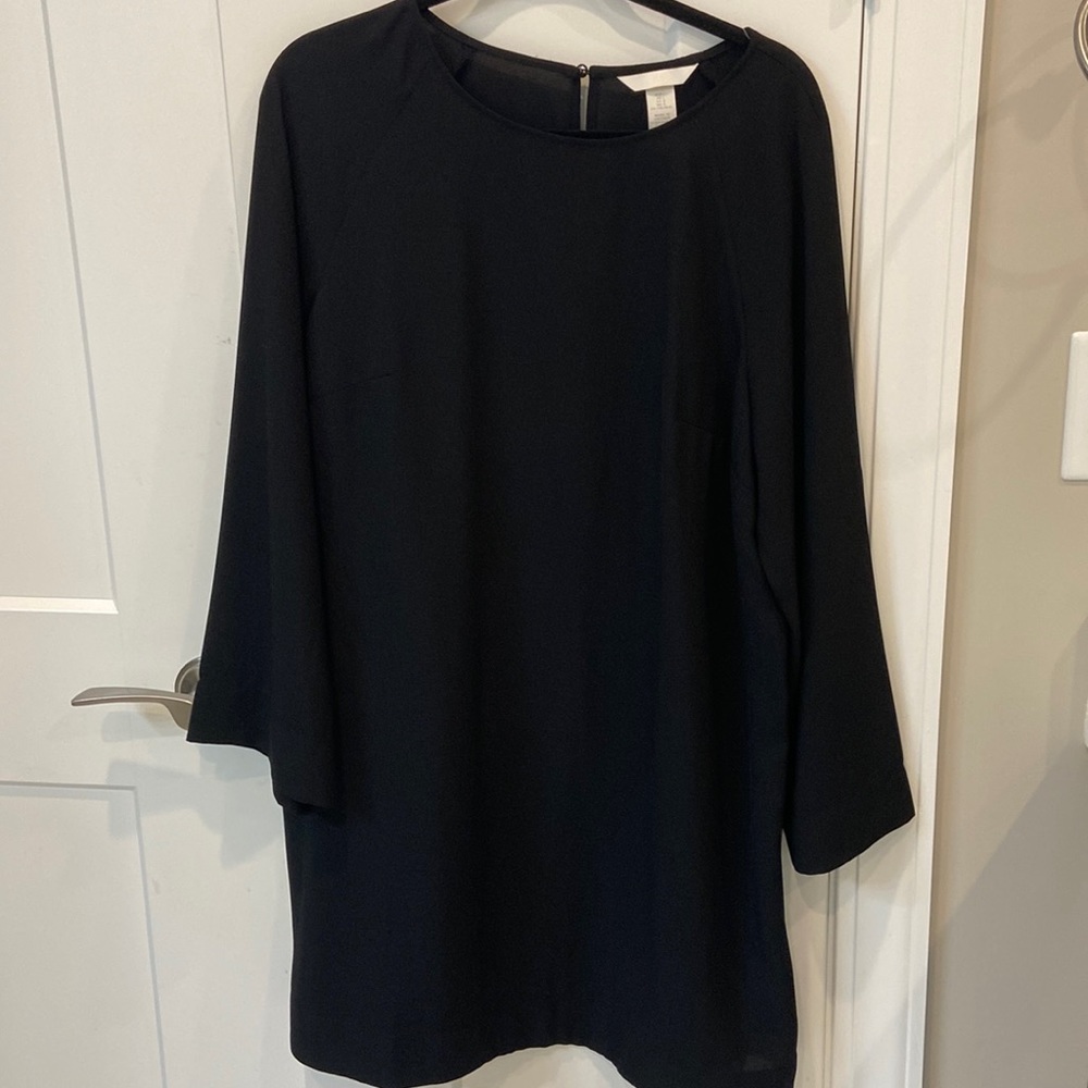 H & M Black polyester crepe dress 12